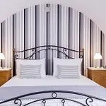 Santellini Hotel